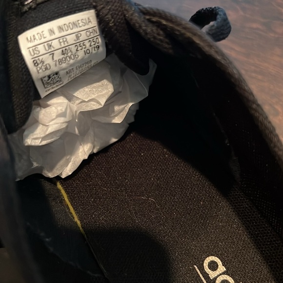 Adidas black sneaker 8.5 - Picture 10 of 10